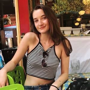 Meet your Posher, Lily